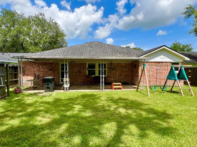 424 Evans Street, Angleton, TX 77515