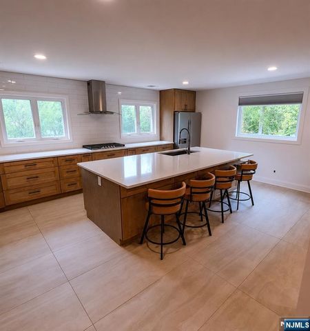 647 Wyckoff Avenue, Mahwah, NJ 07430