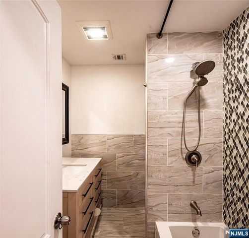 647 Wyckoff Avenue, Mahwah, NJ 07430
