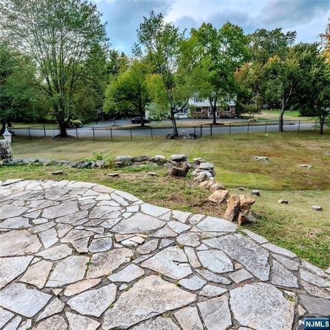 647 Wyckoff Avenue, Mahwah, NJ 07430