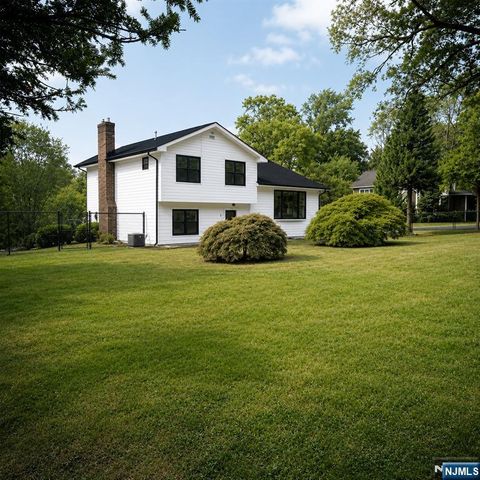 647 Wyckoff Avenue, Mahwah, NJ 07430