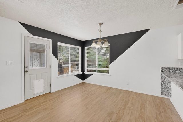 76 Juniper Avenue, Los Lunas, NM 87031