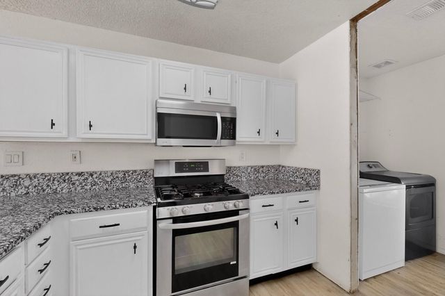 76 Juniper Avenue, Los Lunas, NM 87031