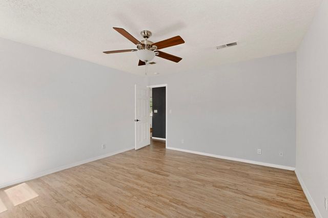 76 Juniper Avenue, Los Lunas, NM 87031