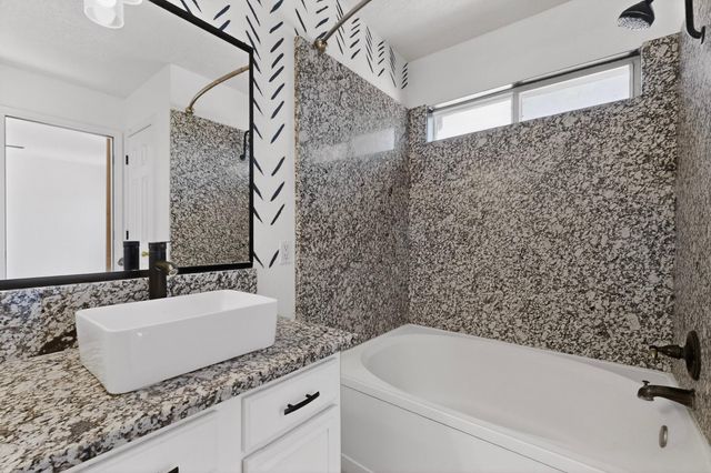 76 Juniper Avenue, Los Lunas, NM 87031