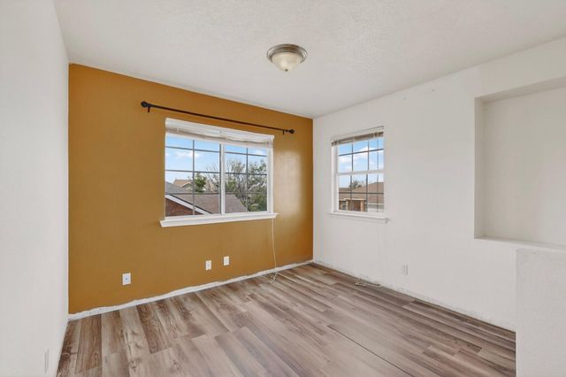 76 Juniper Avenue, Los Lunas, NM 87031