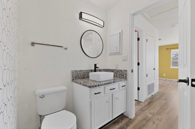 76 Juniper Avenue, Los Lunas, NM 87031