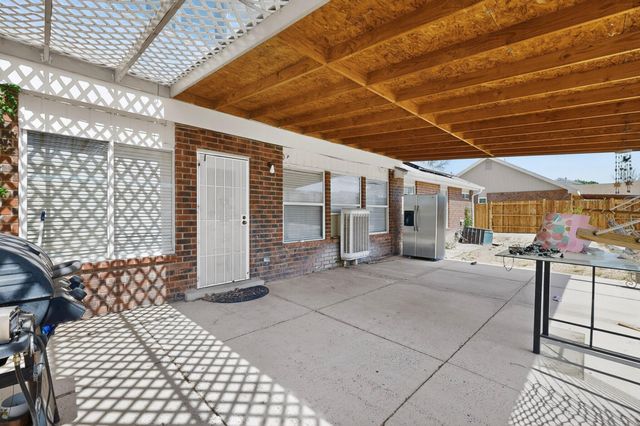 76 Juniper Avenue, Los Lunas, NM 87031