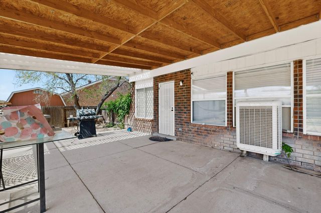 76 Juniper Avenue, Los Lunas, NM 87031