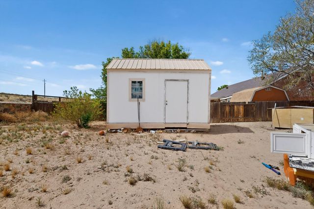 76 Juniper Avenue, Los Lunas, NM 87031