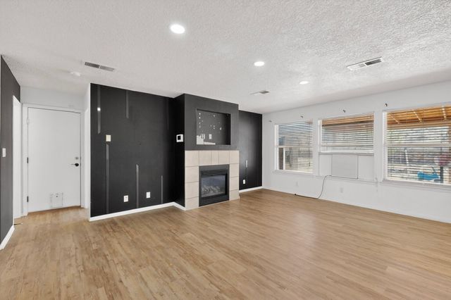 76 Juniper Avenue, Los Lunas, NM 87031