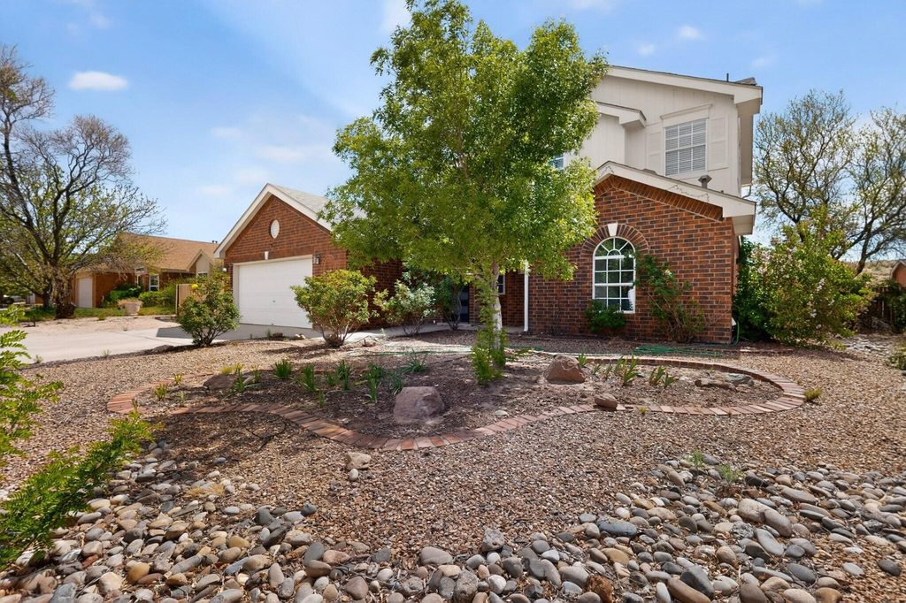 76 Juniper Avenue, Los Lunas, NM 87031