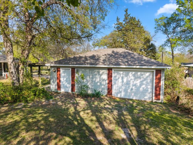 204 Plantation Avenue, Pottsboro, TX 75076