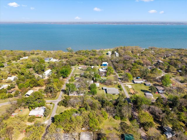 204 Plantation Avenue, Pottsboro, TX 75076