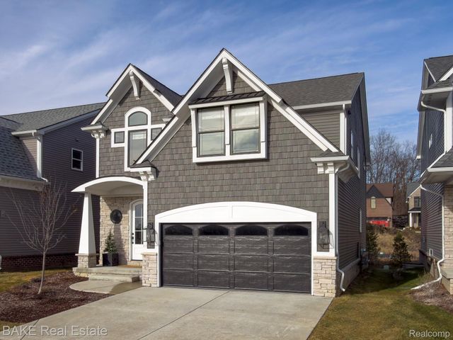 205 Mountain View Lane, Milford Village, MI 48381