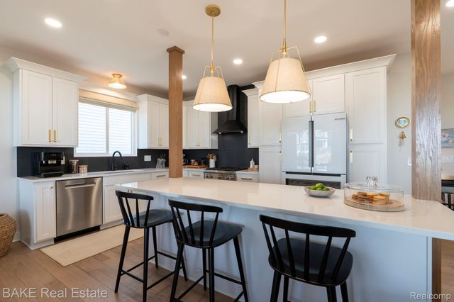 205 Mountain View Lane, Milford Village, MI 48381