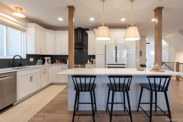 205 Mountain View Lane, Milford Village, MI 48381