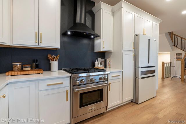 205 Mountain View Lane, Milford Village, MI 48381