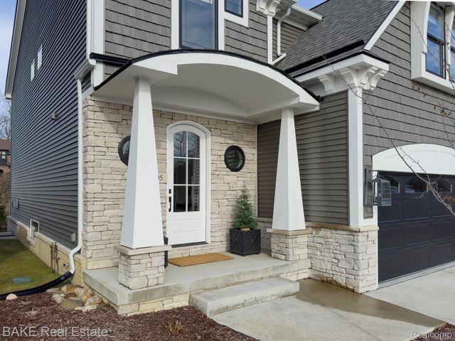 205 Mountain View Lane, Milford Village, MI 48381