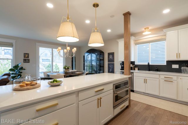 205 Mountain View Lane, Milford Village, MI 48381