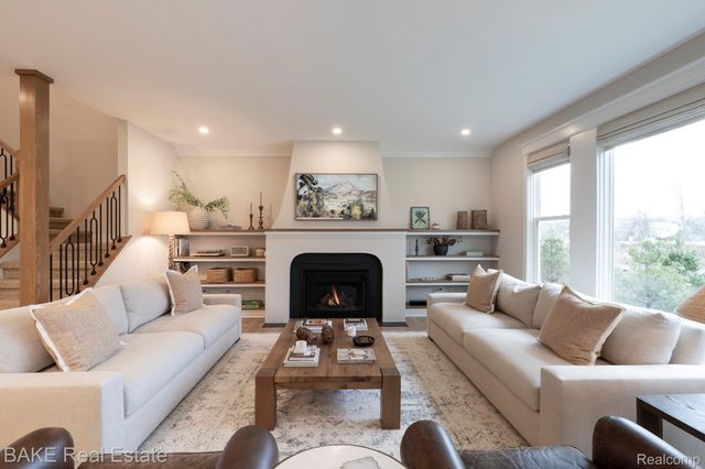 205 Mountain View Lane, Milford Village, MI 48381