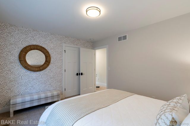 205 Mountain View Lane, Milford Village, MI 48381