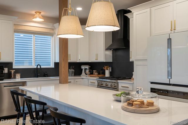 205 Mountain View Lane, Milford Village, MI 48381