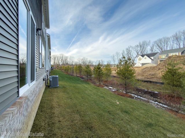 205 Mountain View Lane, Milford Village, MI 48381