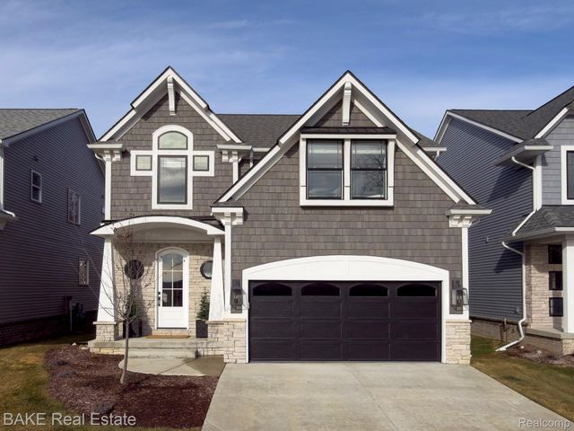 205 Mountain View Lane, Milford Village, MI 48381