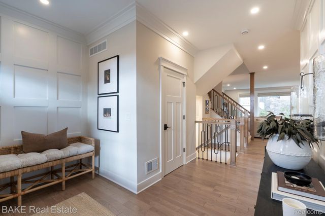 205 Mountain View Lane, Milford Village, MI 48381