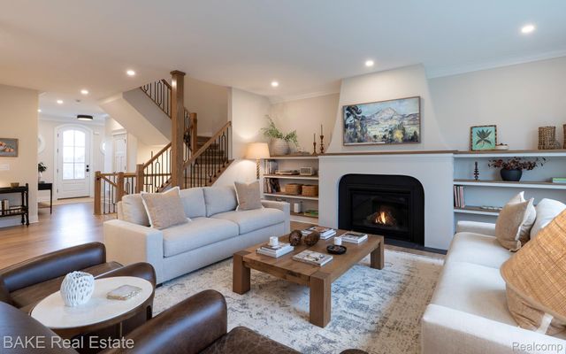 205 Mountain View Lane, Milford Village, MI 48381