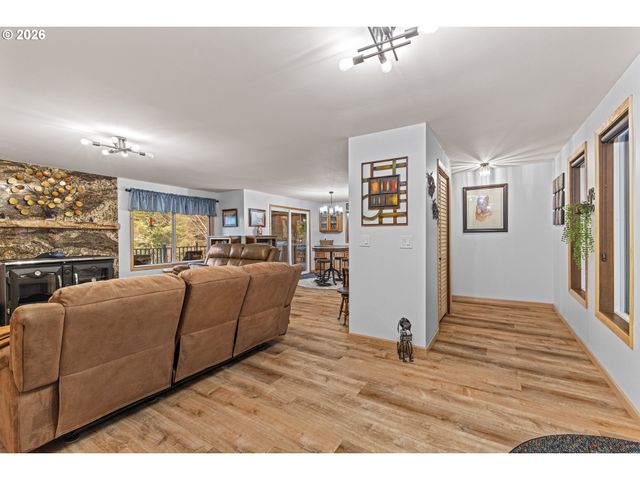 94442 CARLSON HEIGHTS Ln, North Bend, OR 97459