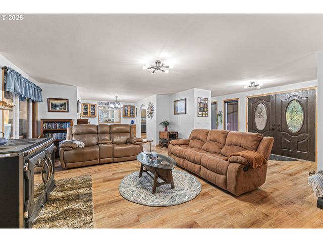 94442 CARLSON HEIGHTS Ln, North Bend, OR 97459