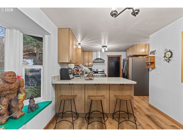 94442 CARLSON HEIGHTS Ln, North Bend, OR 97459