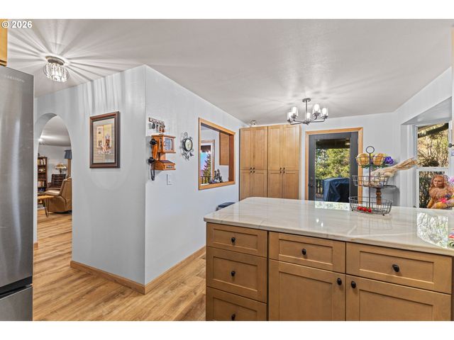 94442 CARLSON HEIGHTS Ln, North Bend, OR 97459