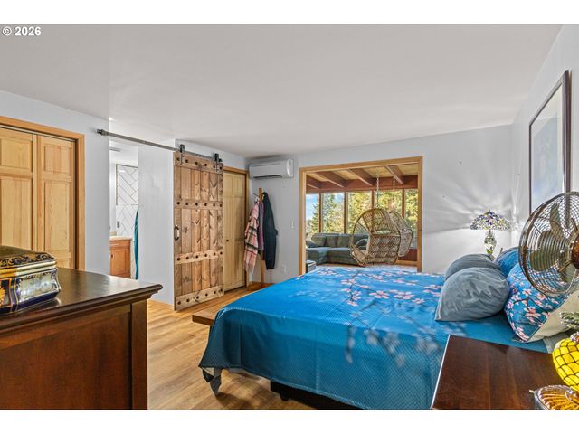 94442 CARLSON HEIGHTS Ln, North Bend, OR 97459