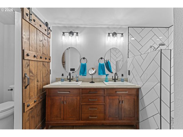 94442 CARLSON HEIGHTS Ln, North Bend, OR 97459