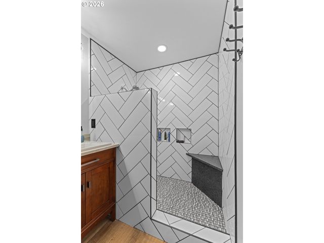 94442 CARLSON HEIGHTS Ln, North Bend, OR 97459