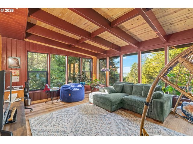 94442 CARLSON HEIGHTS Ln, North Bend, OR 97459