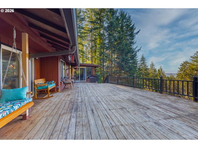 94442 CARLSON HEIGHTS Ln, North Bend, OR 97459