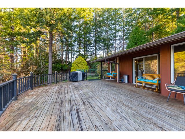 94442 CARLSON HEIGHTS Ln, North Bend, OR 97459