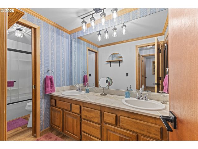 94442 CARLSON HEIGHTS Ln, North Bend, OR 97459