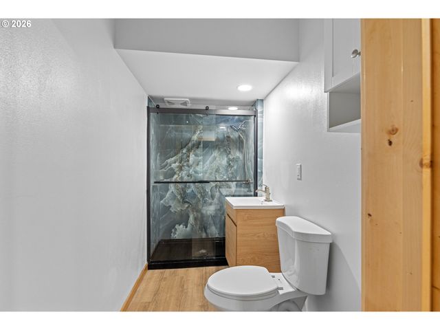 94442 CARLSON HEIGHTS Ln, North Bend, OR 97459