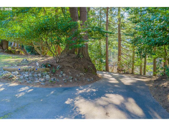 94442 CARLSON HEIGHTS Ln, North Bend, OR 97459