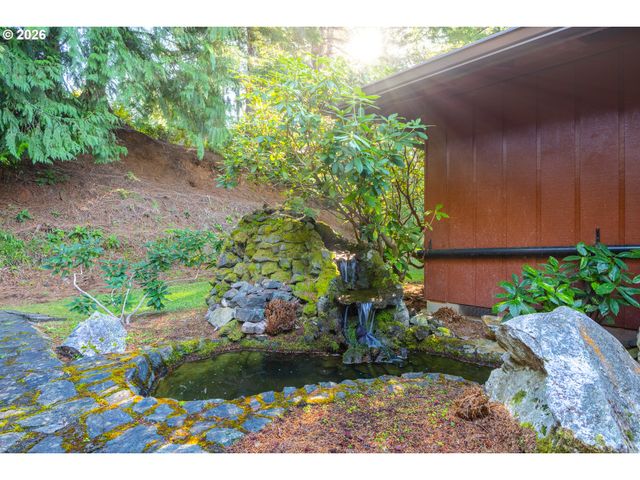 94442 CARLSON HEIGHTS Ln, North Bend, OR 97459