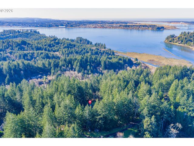 94442 CARLSON HEIGHTS Ln, North Bend, OR 97459