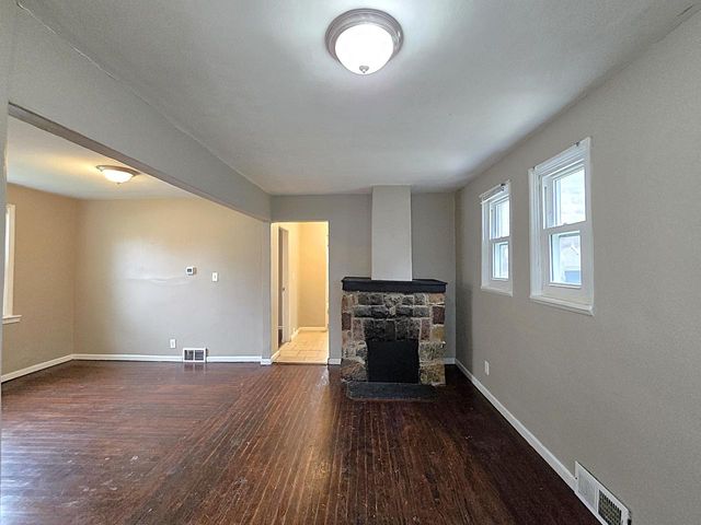 5870 N 72nd STREET, Milwaukee, WI 53218