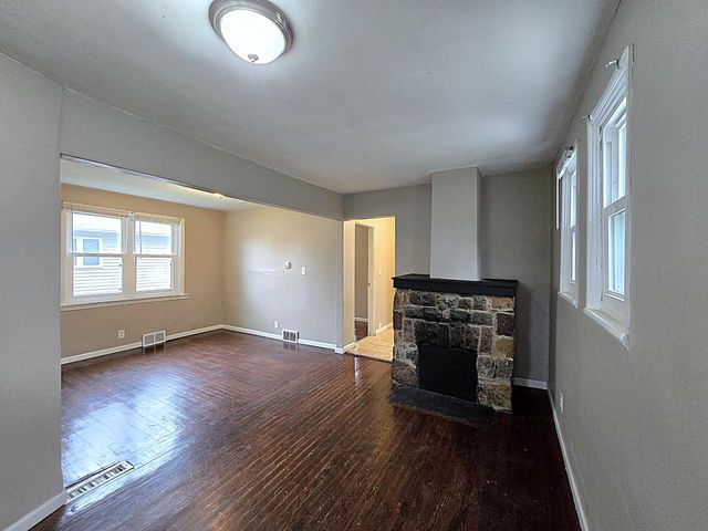 5870 N 72nd STREET, Milwaukee, WI 53218