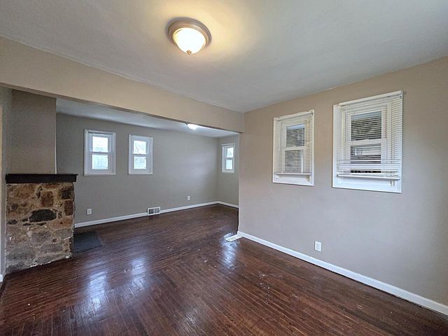 5870 N 72nd STREET, Milwaukee, WI 53218