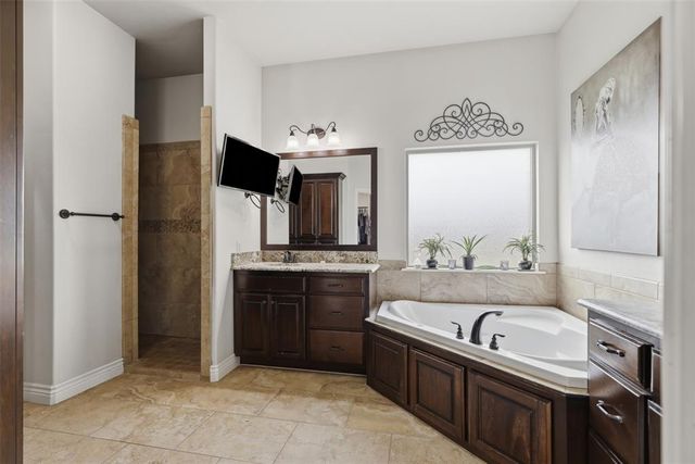 13608 Cobblestone Curve Road, Oklahoma City, OK 73142